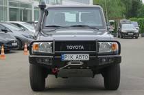 Toyota Land Cruiser 76 Base