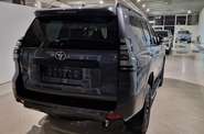 Toyota Land Cruiser Prado Base