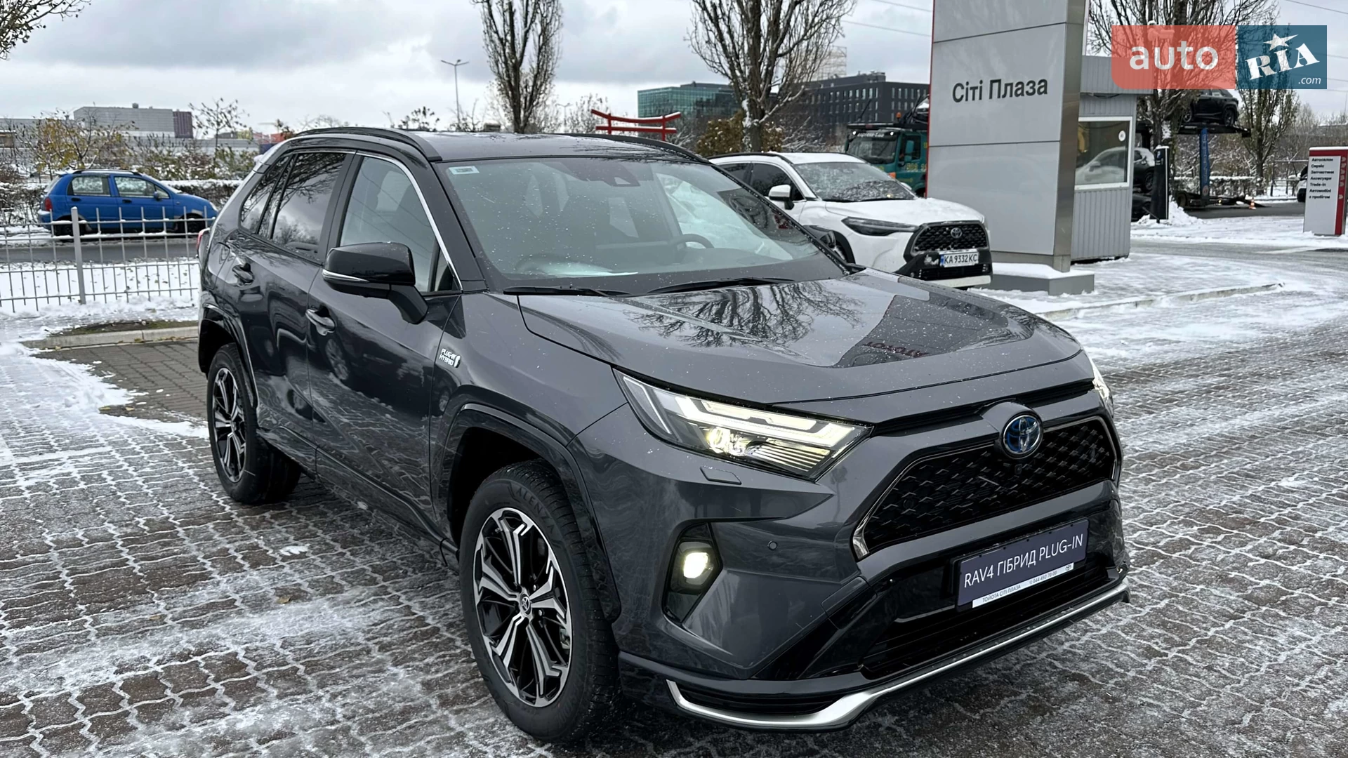 Rav4 phev cena outlet
