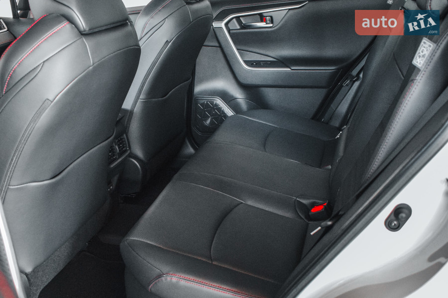 Toyota RAV4 PHEV - фото 6