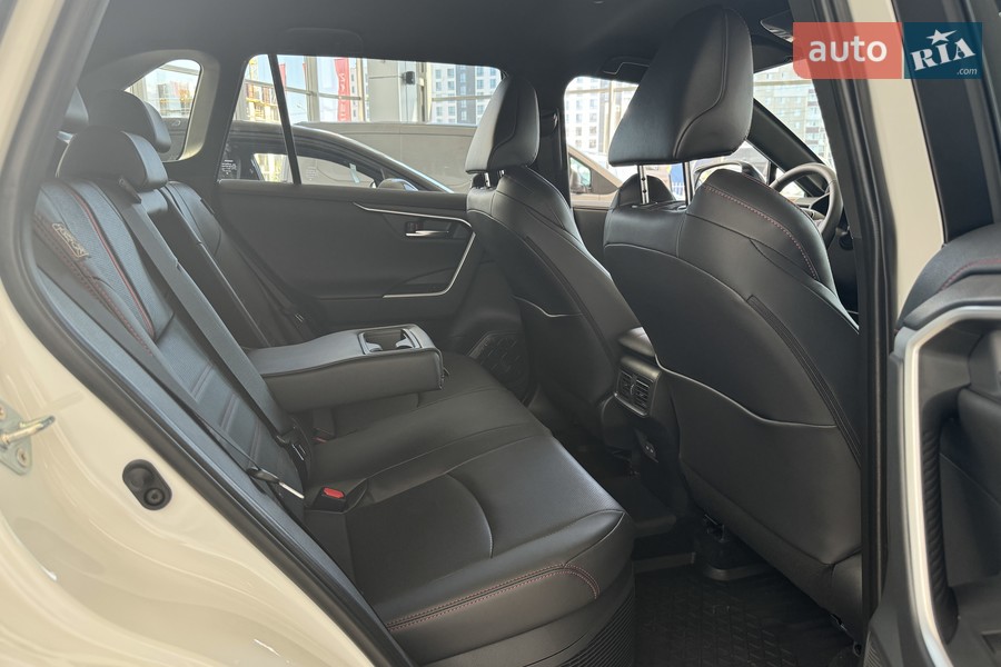 Toyota RAV4 PHEV - фото 18