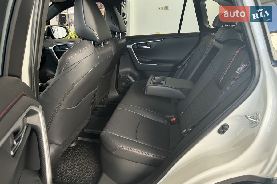 Toyota RAV4 PHEV - фото 16