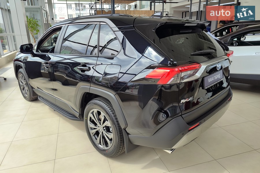 Toyota RAV4 - фото 6