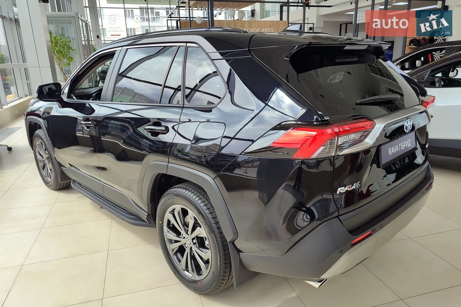 Toyota RAV4 - фото 5