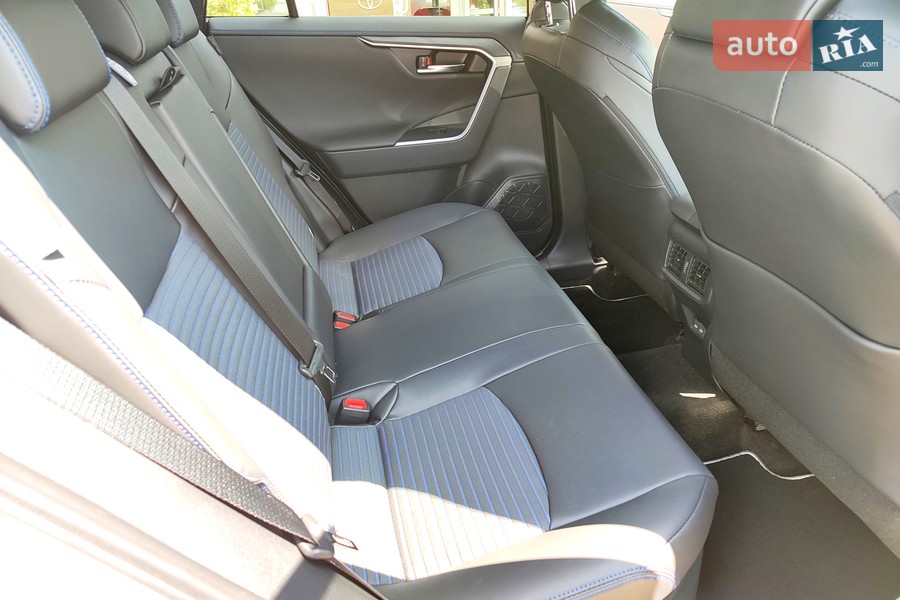 Toyota RAV4 - фото 15