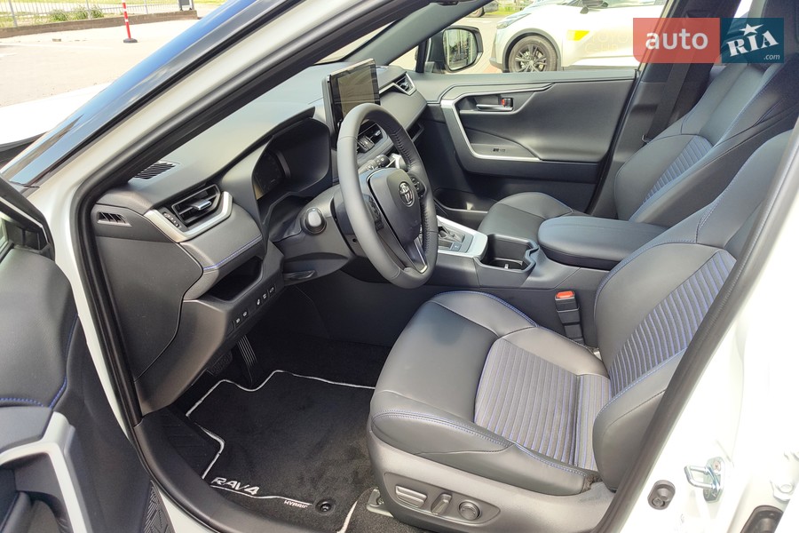 Toyota RAV4 - фото 14
