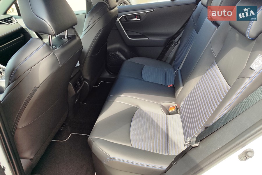 Toyota RAV4 - фото 17