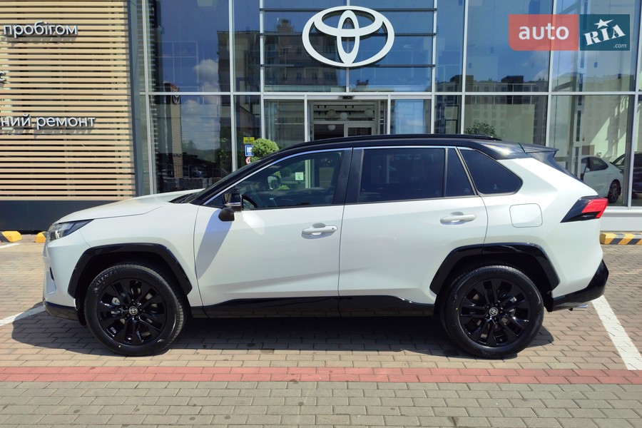 Toyota RAV4 - фото 6