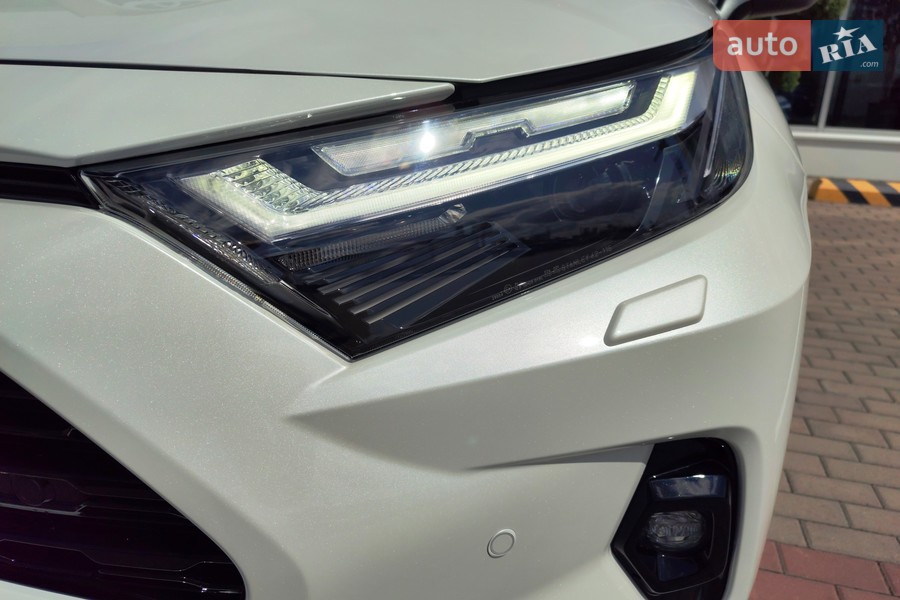 Toyota RAV4 - фото 11