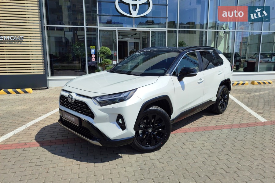 Toyota RAV4 - фото 1