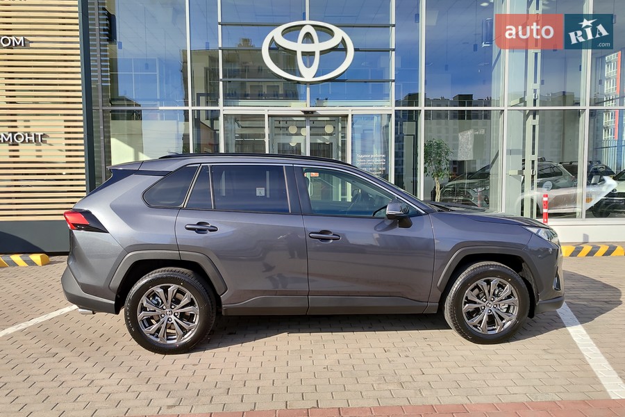 Toyota RAV4 - фото 7