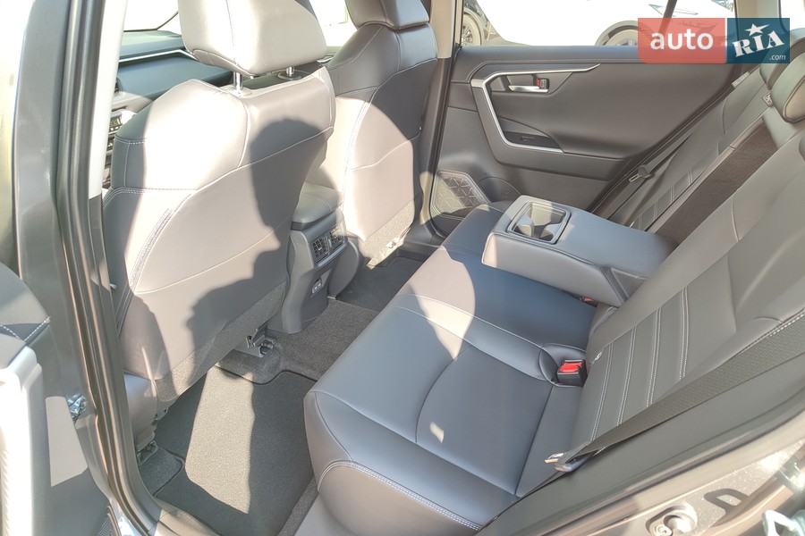 Toyota RAV4 - фото 15