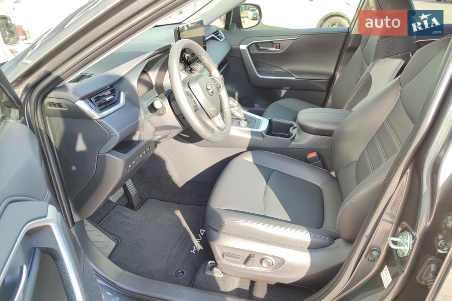 Toyota RAV4 - фото 17