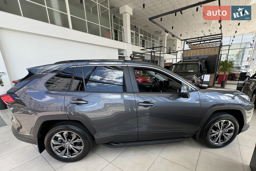 Toyota RAV4 - фото 4