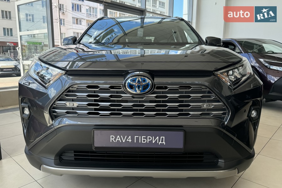 Toyota RAV4 - фото 1