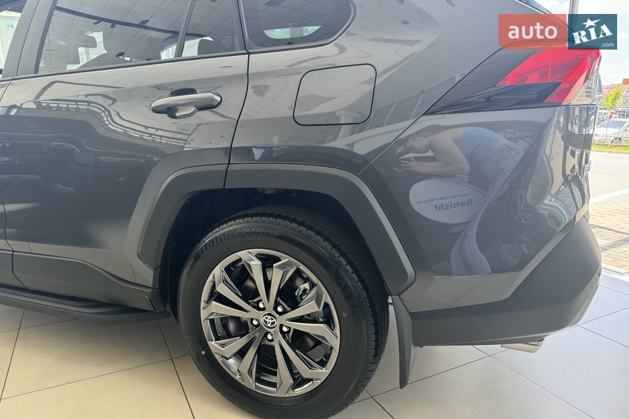 Toyota RAV4 - фото 8
