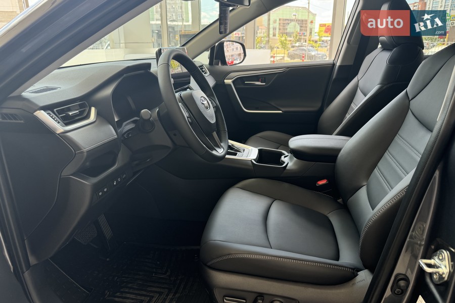 Toyota RAV4 - фото 12
