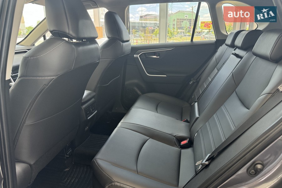 Toyota RAV4 - фото 14