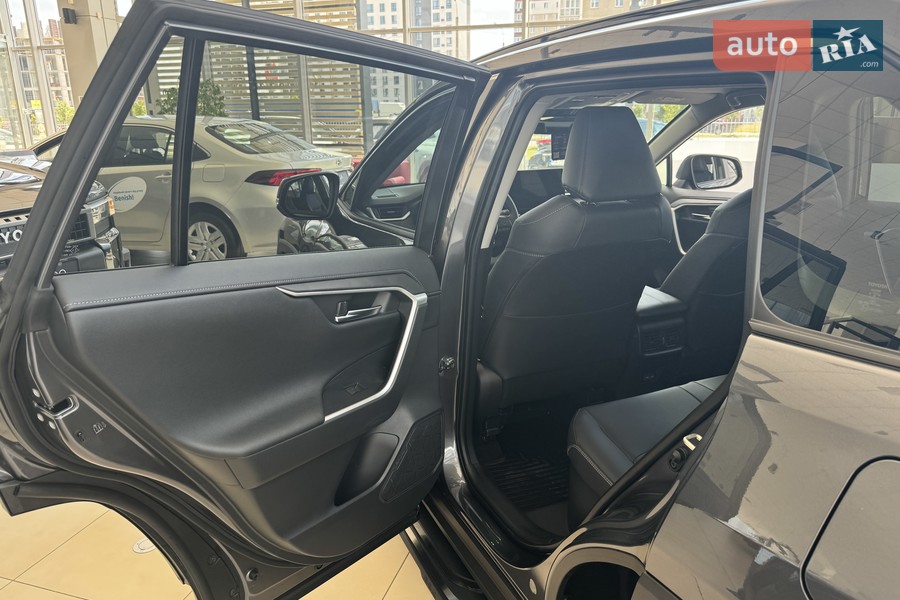 Toyota RAV4 - фото 13