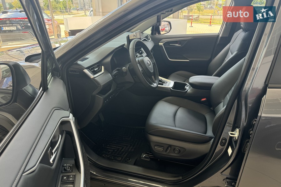 Toyota RAV4 - фото 11