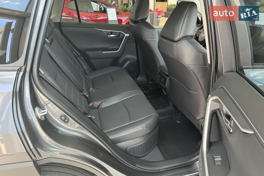 Toyota RAV4 - фото 16