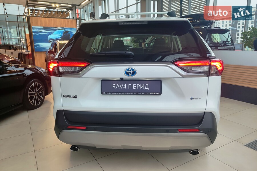 Toyota RAV4 - фото 8