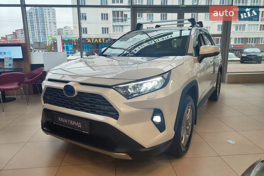 Toyota RAV4 - фото 1