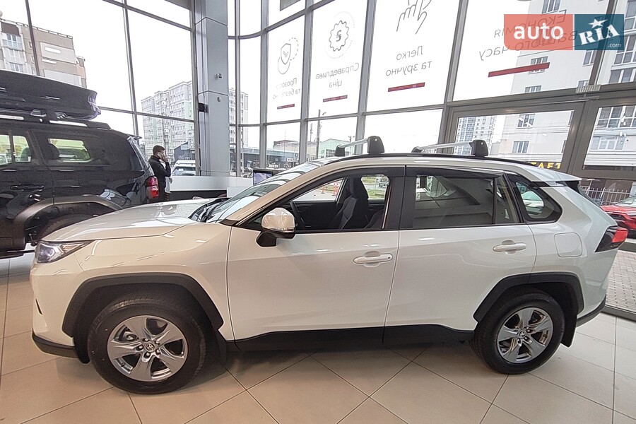 Toyota RAV4 - фото 8