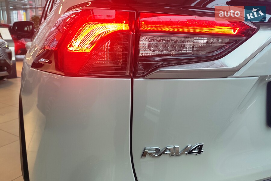 Toyota RAV4 - фото 10