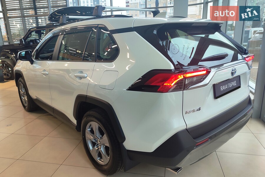 Toyota RAV4 - фото 6