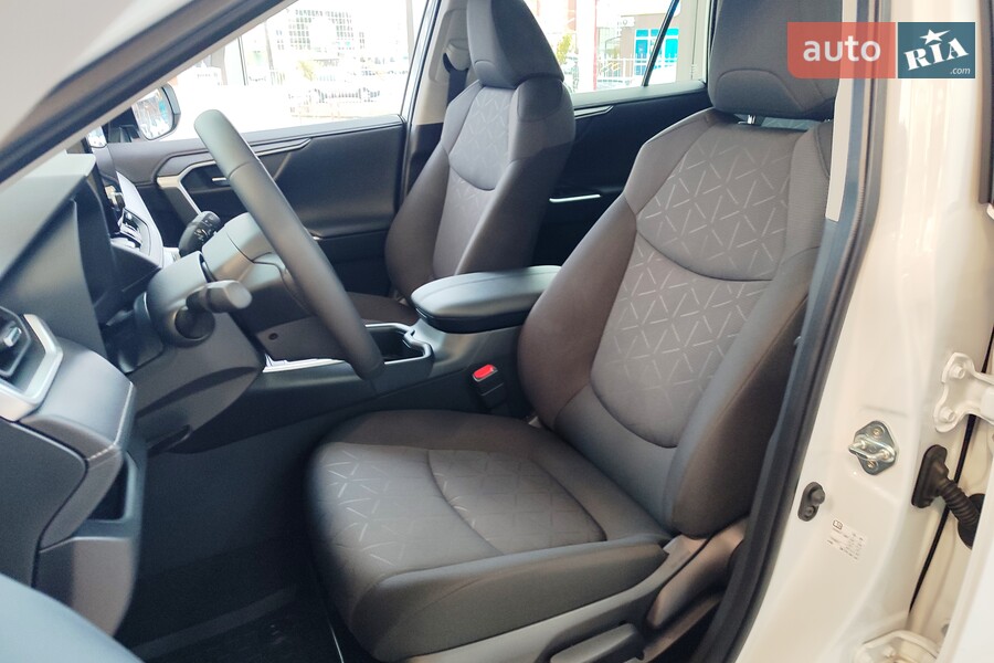 Toyota RAV4 - фото 14