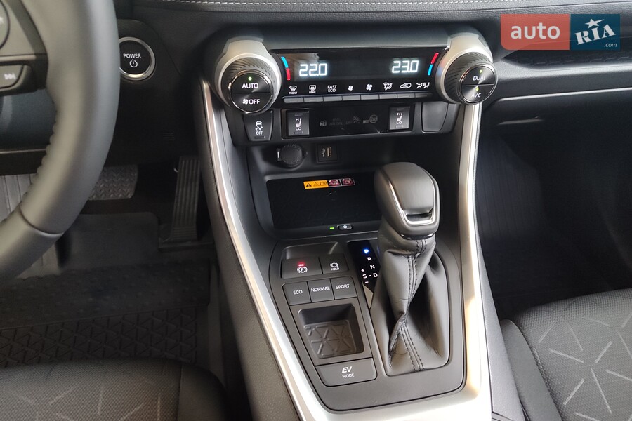 Toyota RAV4 - фото 18