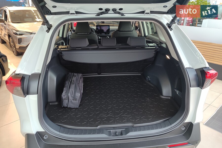 Toyota RAV4 - фото 12