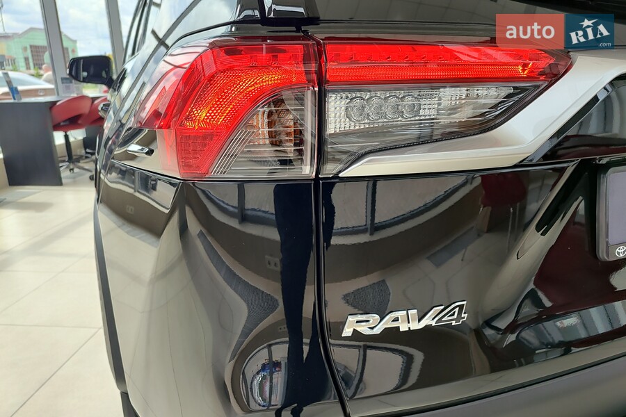 Toyota RAV4 - фото 10