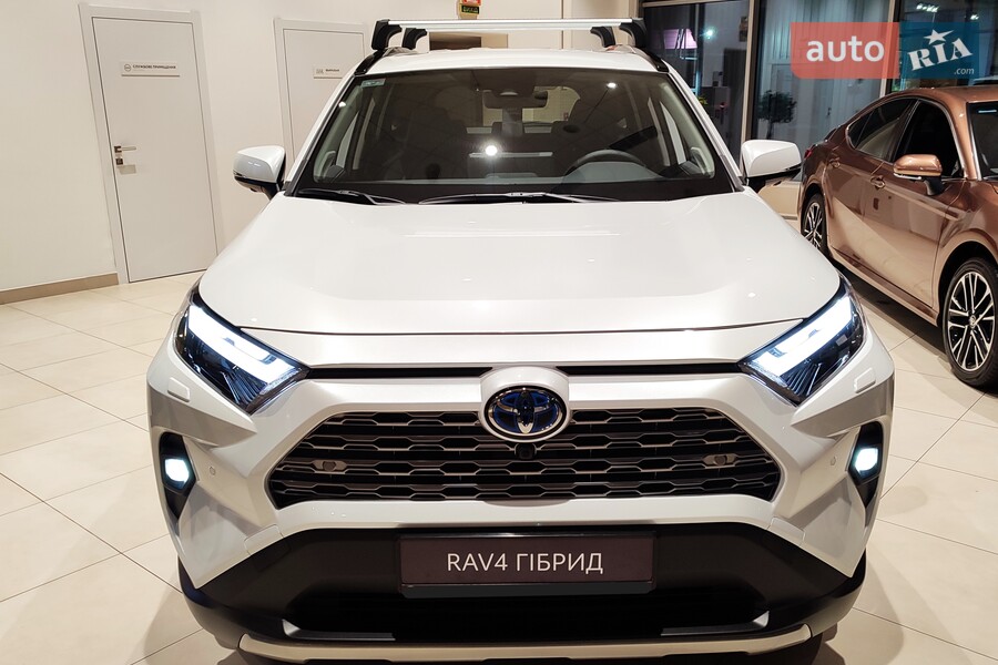 Toyota RAV4 - фото 2