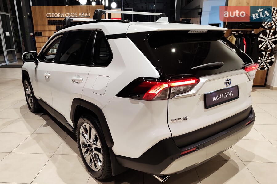 Toyota RAV4 - фото 7