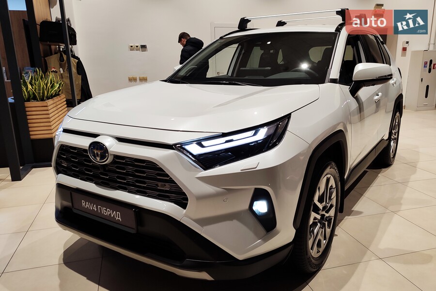 Toyota RAV4 - фото 1