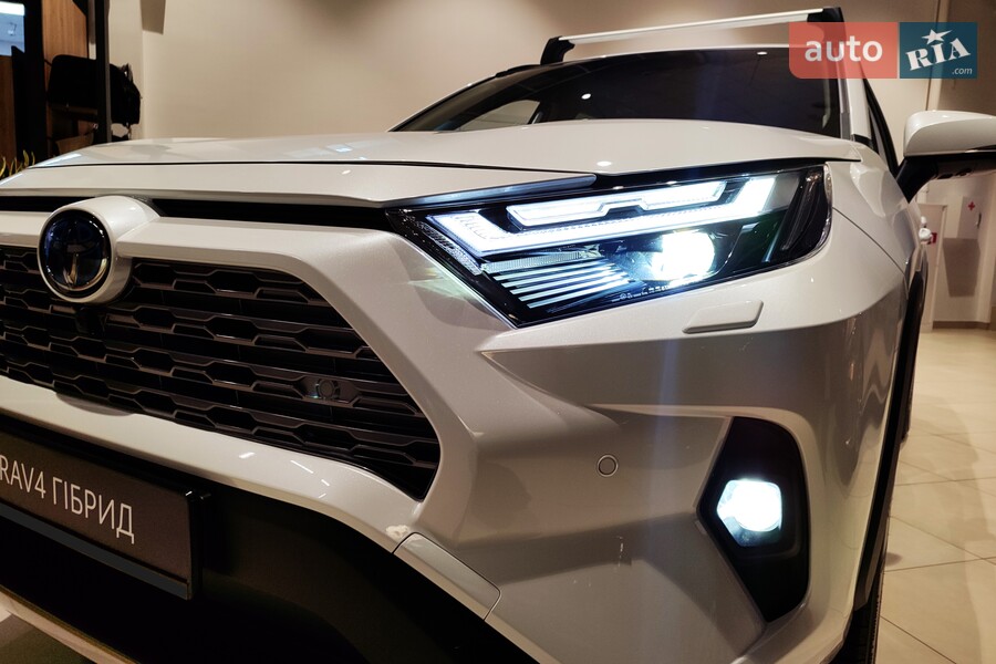 Toyota RAV4 - фото 8