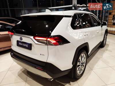 Новий Toyota RAV4 2025 - фото 5