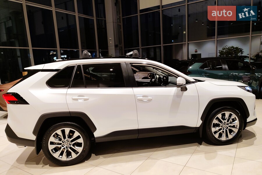 Toyota RAV4 - фото 4