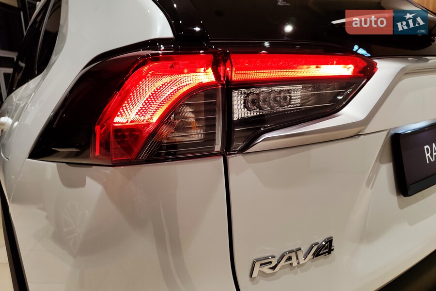 Toyota RAV4 - фото 9