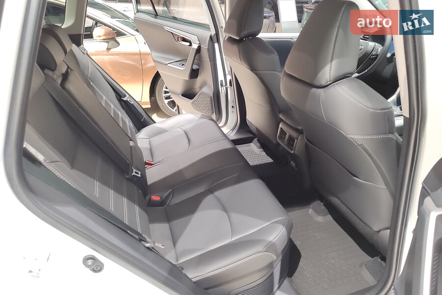 Toyota RAV4 - фото 13