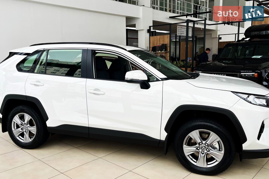 Toyota RAV4 - фото 3