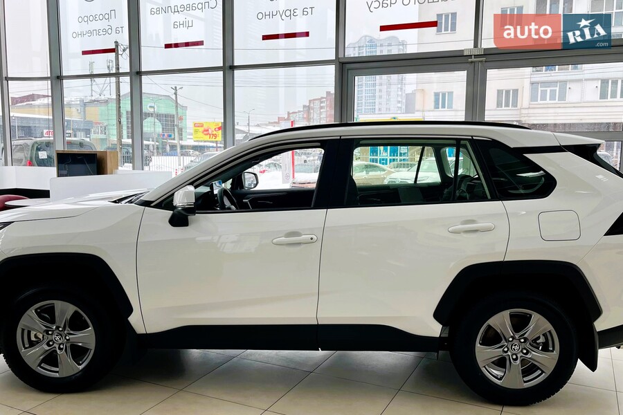 Toyota RAV4 - фото 4