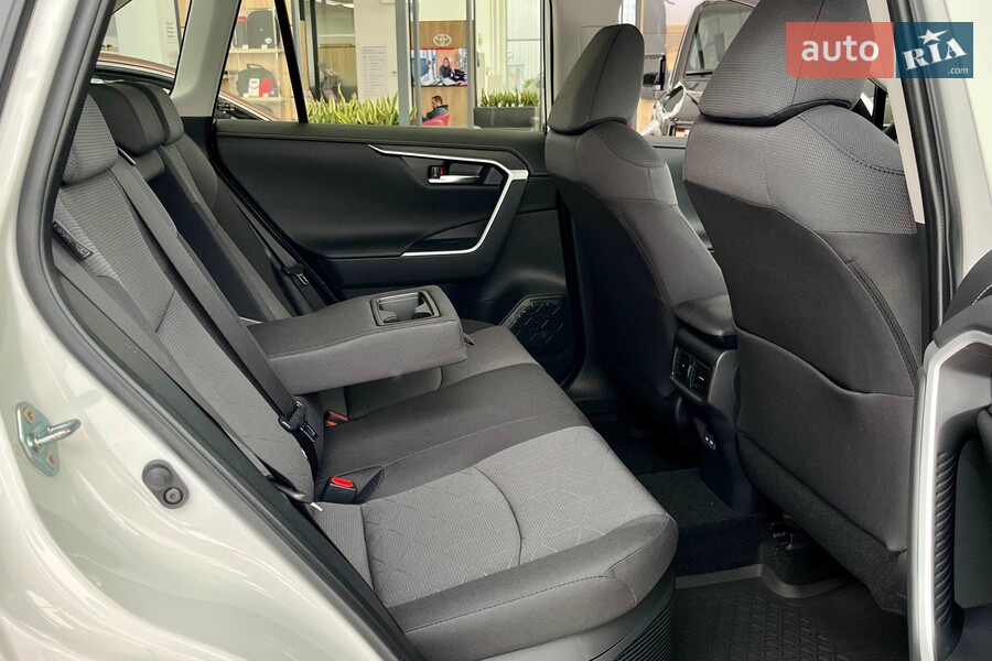 Toyota RAV4 - фото 11