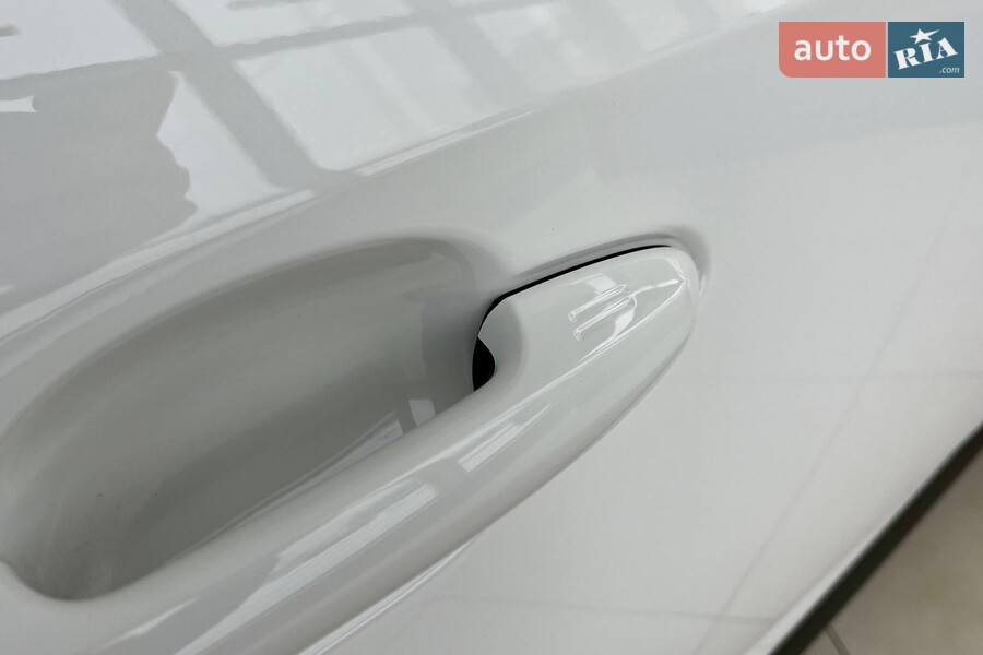 Toyota RAV4 - фото 8