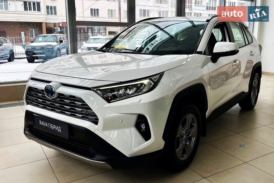 Toyota RAV4 - фото 1