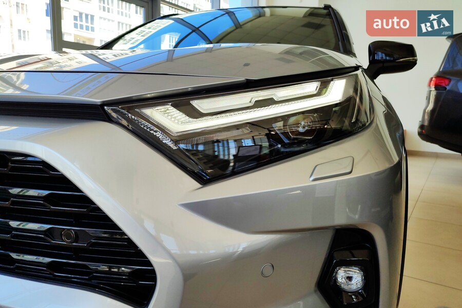 Toyota RAV4 - фото 10