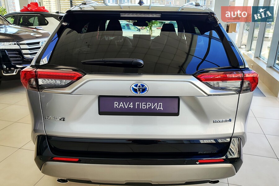 Toyota RAV4 - фото 8