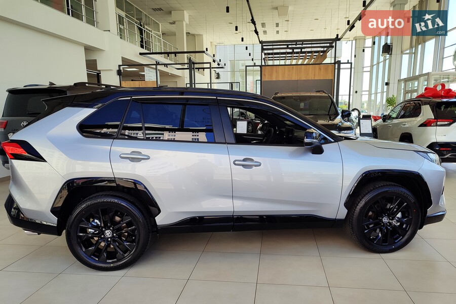 Toyota RAV4 - фото 5